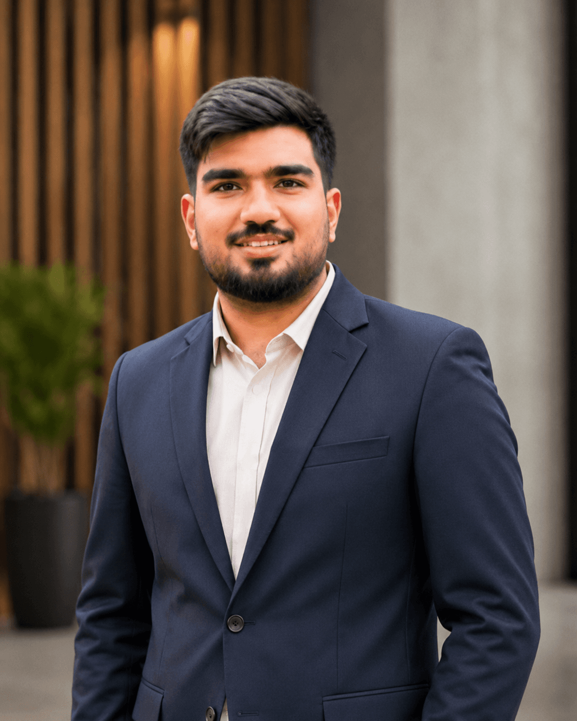 Portrait of Dawood Hanif, Operations Manager at B2B Mobiles Europe